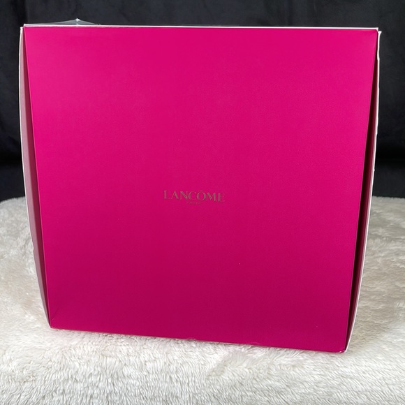 LANCÔME, FEATURING 11 FULL SIZES FAVORITES - Picture 9 of 9